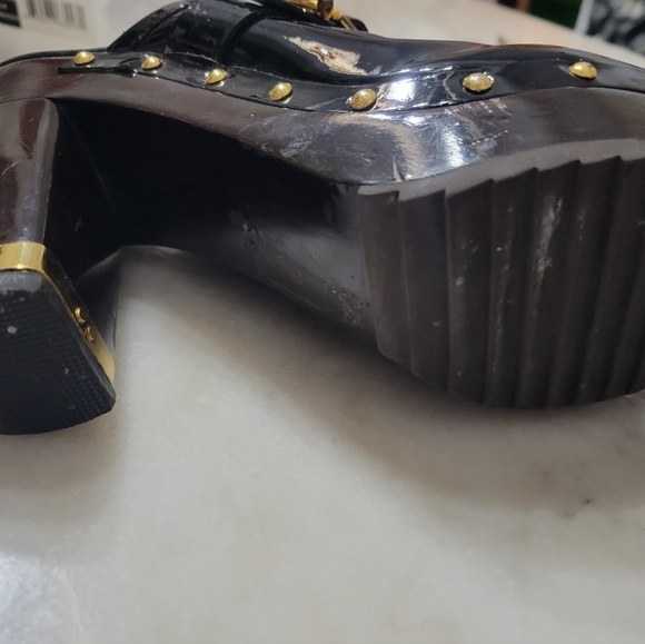 Tory Burch - Picture 1 of 9